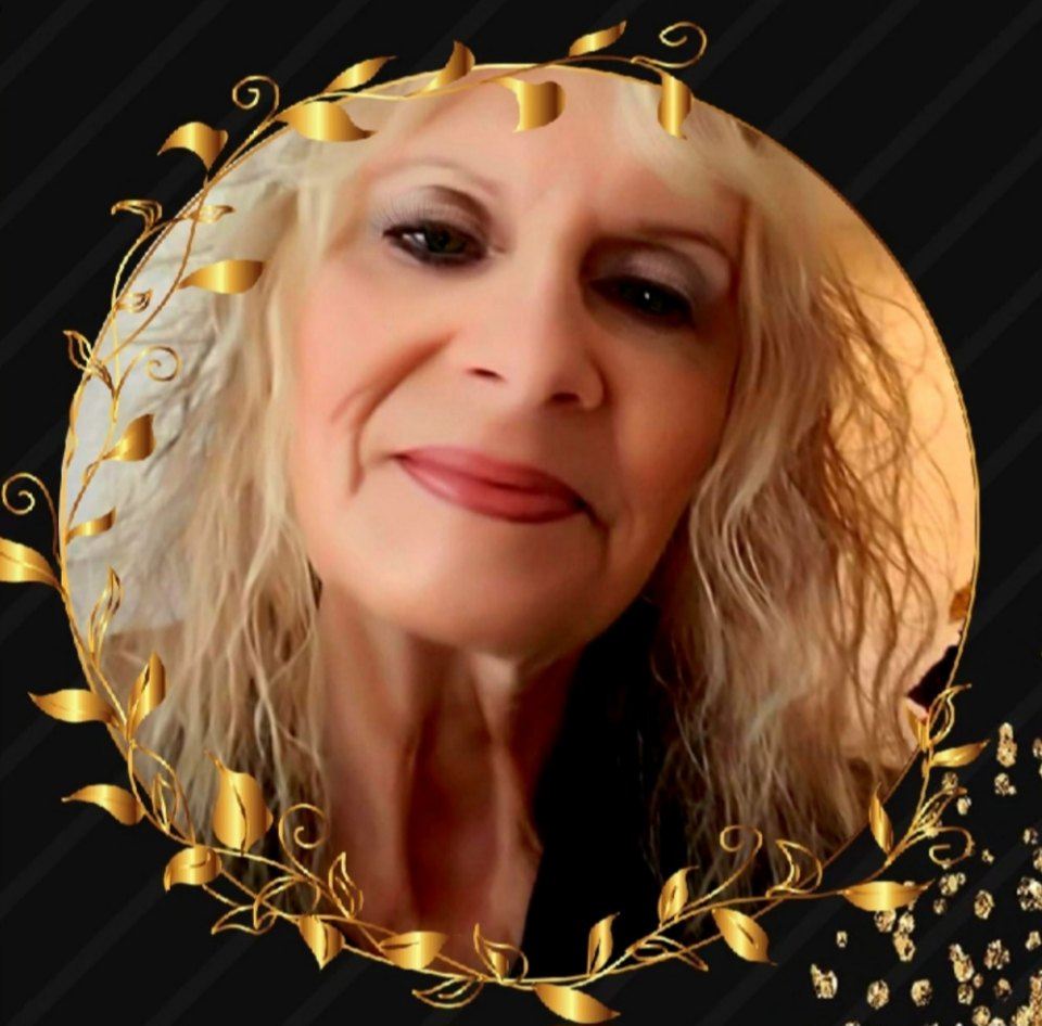 Portrait d’une cliente ayant partagé son retour enthousiaste sur sa chanson personnalisée.