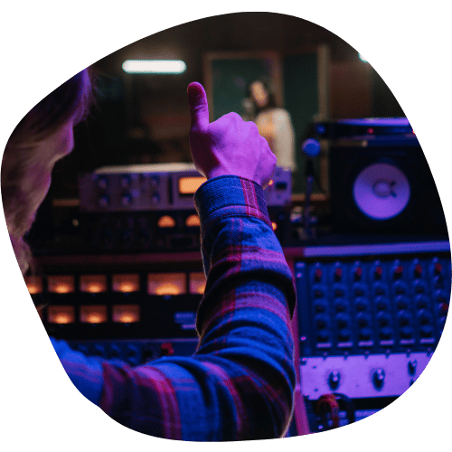 Ingénieur du son levant le pouce.